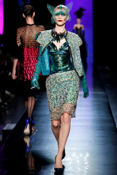 Look 28